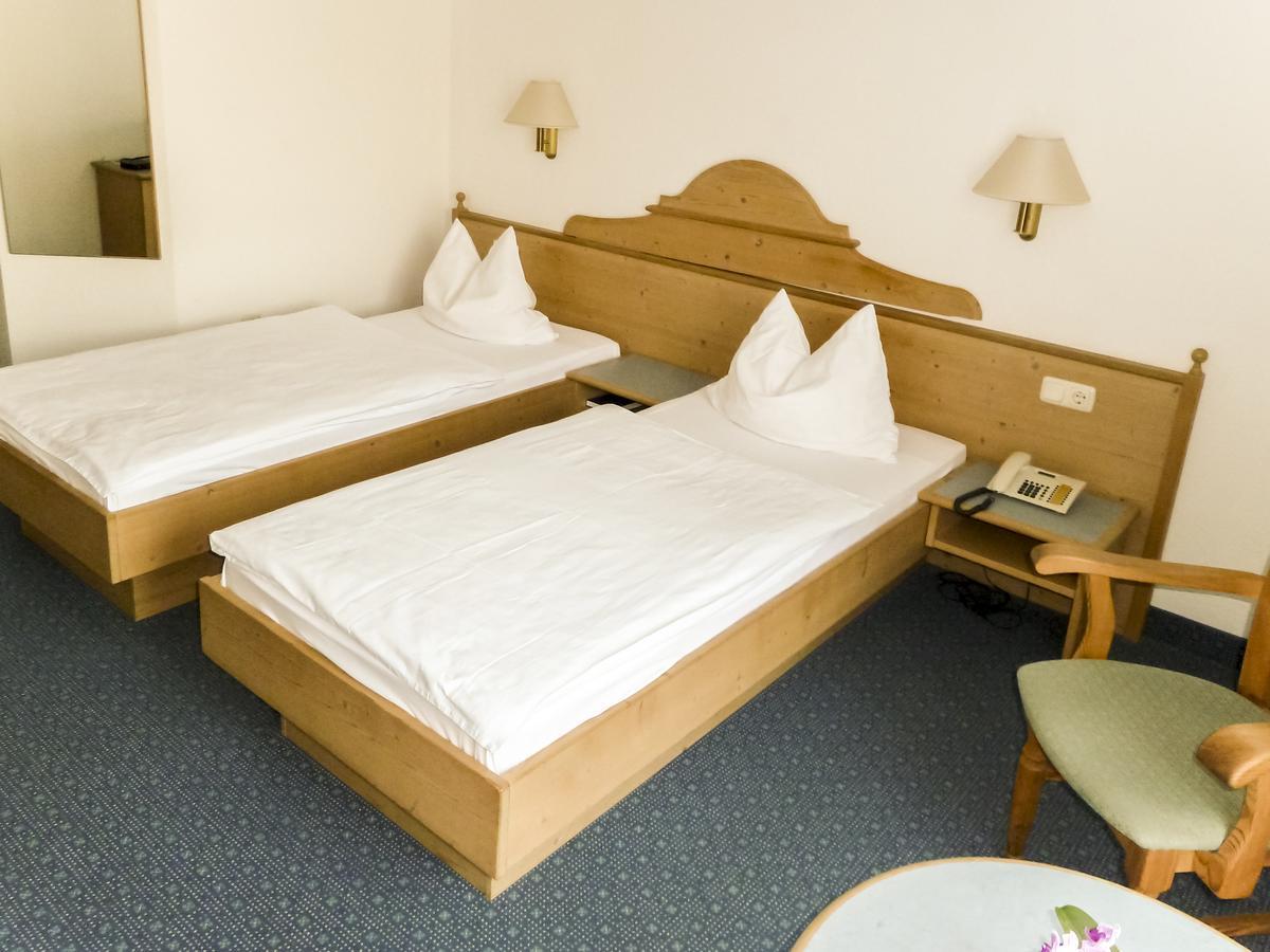 Hotel Zur Werra Шмалькальден Экстерьер фото